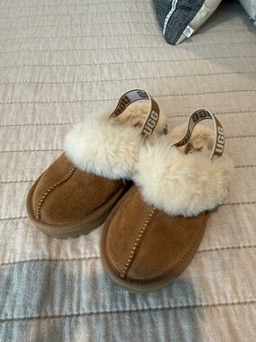 UGG Kids Chestnut Suede Clog Slippers with Cream Fur Trim and Branded Heel Strap